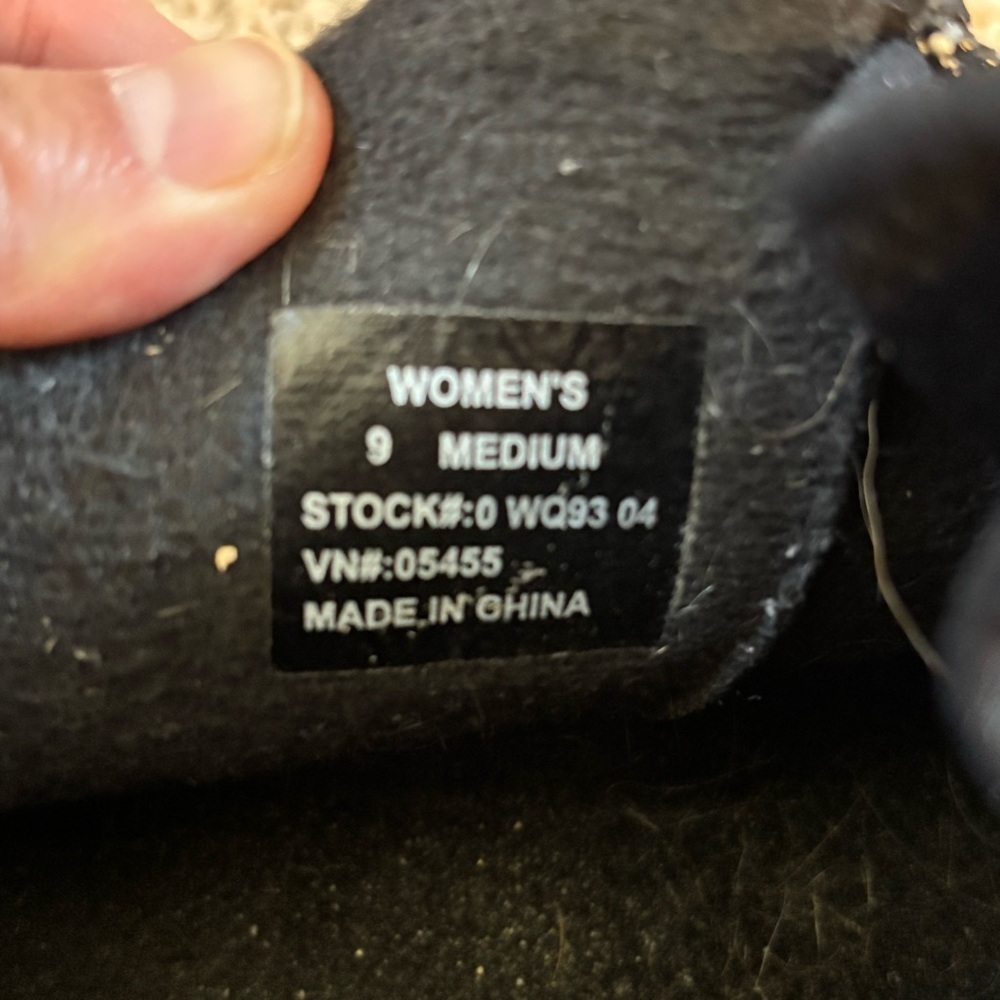 LL Bean Women’s Black Primaloft Boots - size 9 - Picture 9 of 9